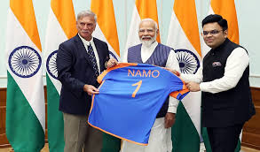 Prime Minister Modi Receives Special “NAMO 1” Jersey from Team India